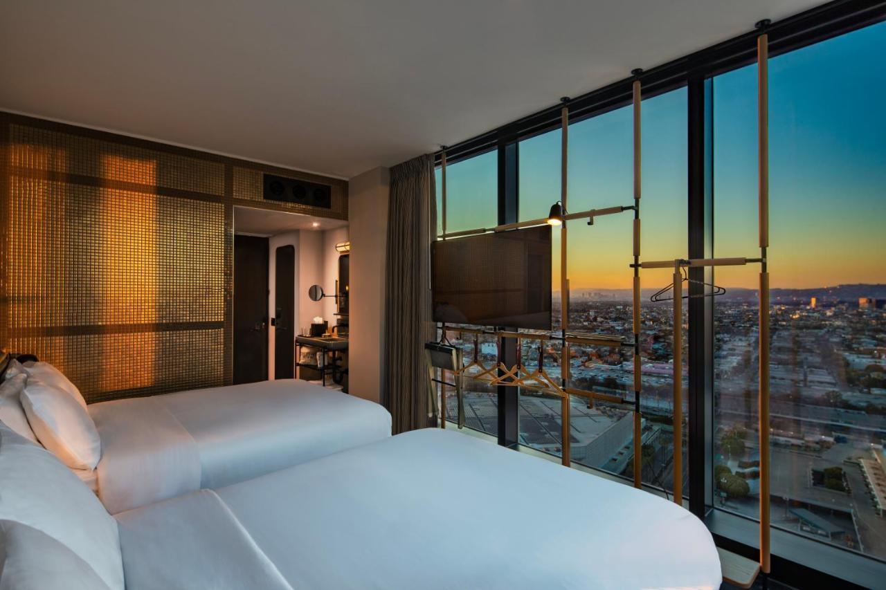 Moxy Downtown Angeles 4*