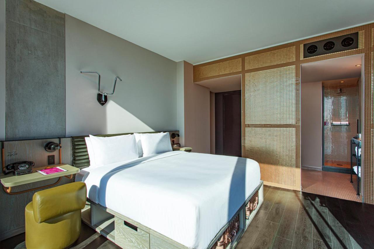 Moxy Downtown Angeles Hotel Los Angeles