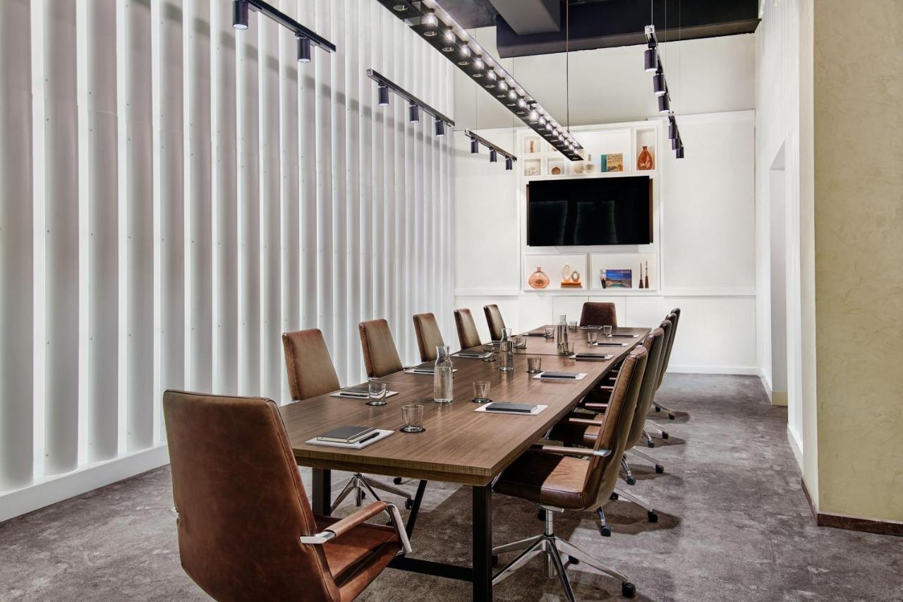 Hotel Moxy Downtown Angeles 4*